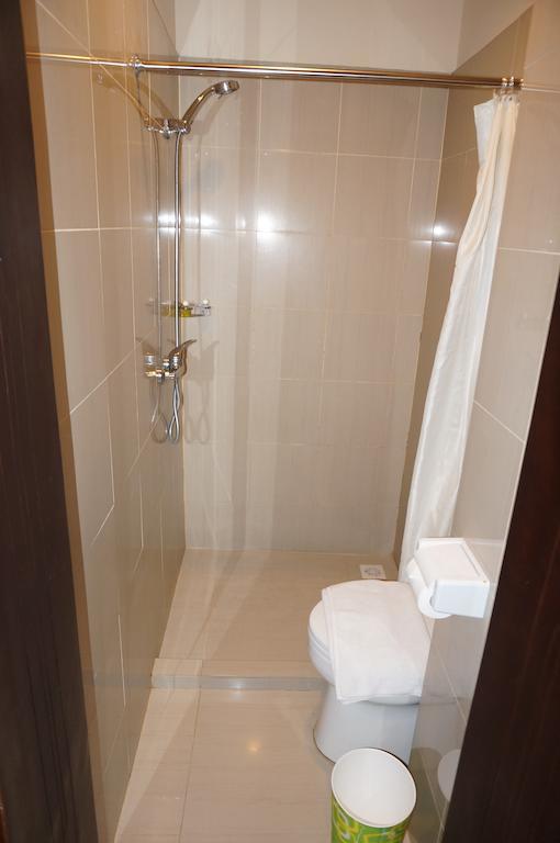 Ekon Hotel Yogyakarta Szoba fotó